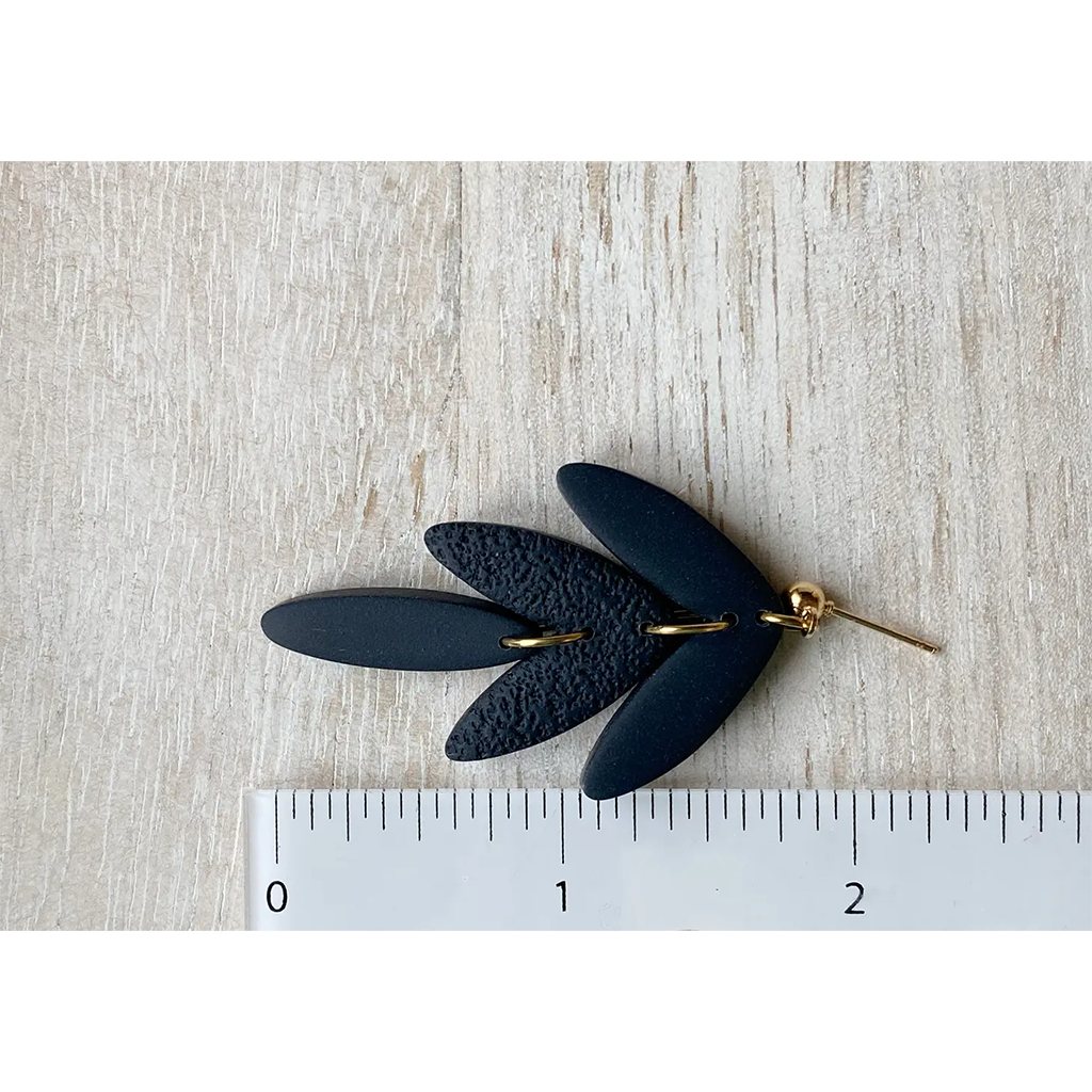 Agaveh Girl Whisper Earrings Ebony